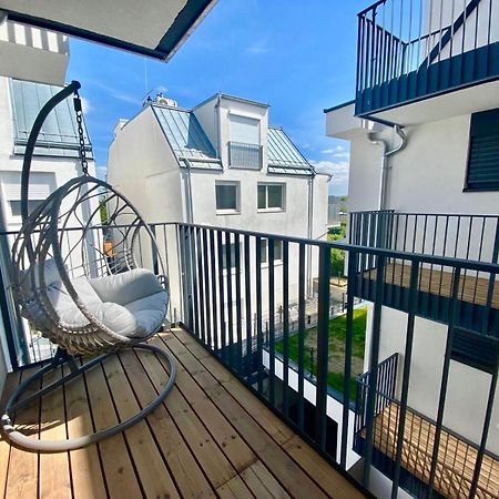 Modern Apartment With Balcony & Free Parking - Nearby Metro Wien Eksteriør bilde