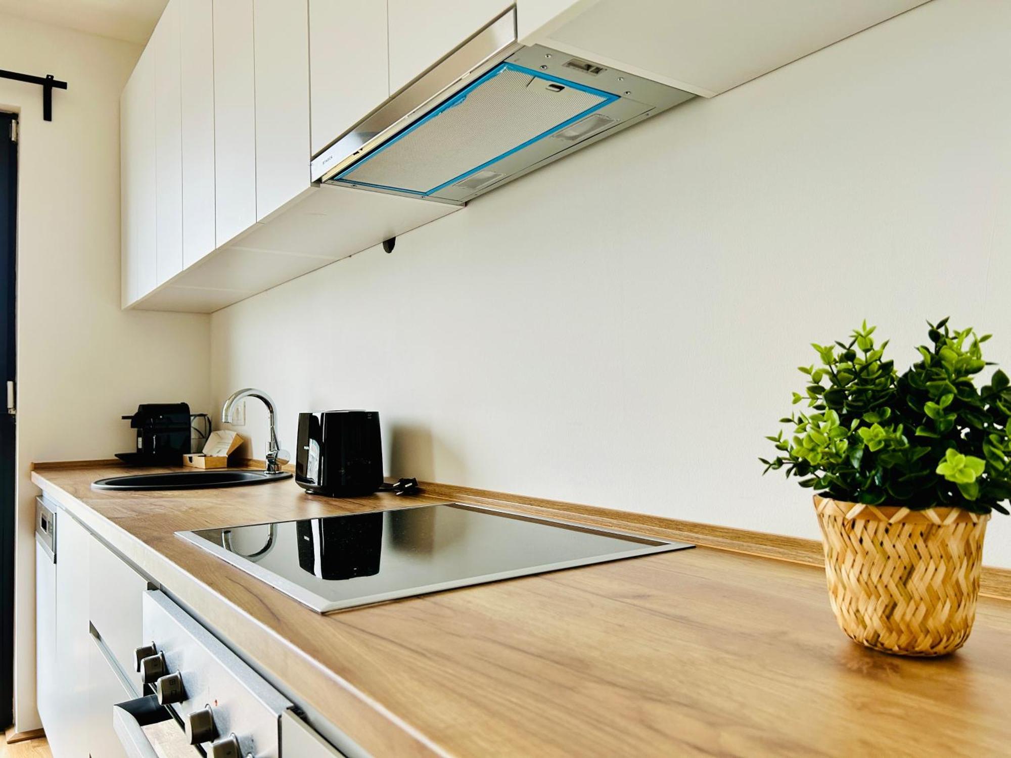 Modern Apartment With Balcony & Free Parking - Nearby Metro Wien Eksteriør bilde